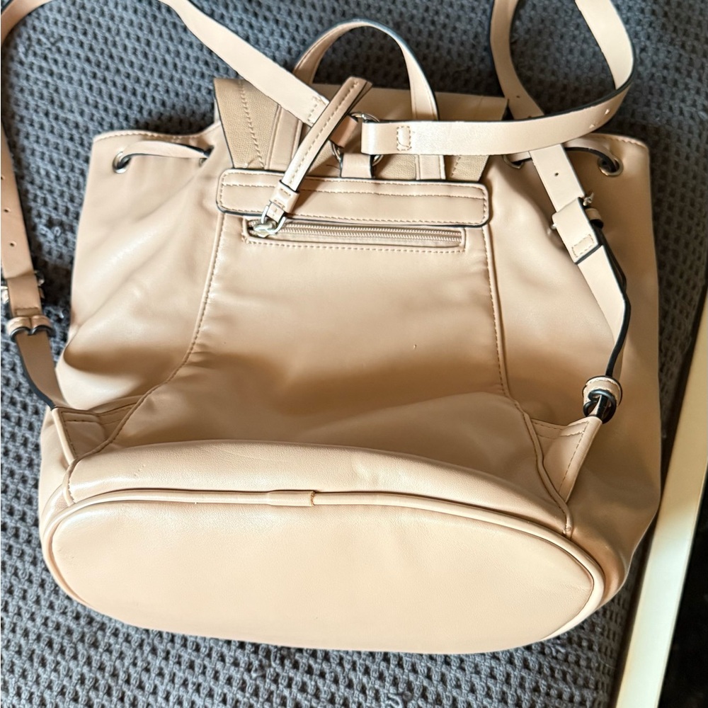 Cream Crossbody Bag with Textured Leather and Metallic Hardware - Picture 7 of 7